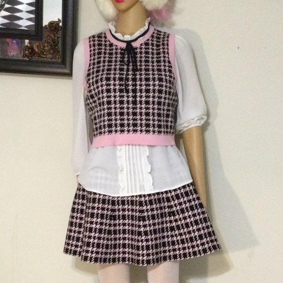 TWO PIECE SKIRT SET  SWEATER KNIT  BLACK AND PASTEL PINK - Picture 3 of 7